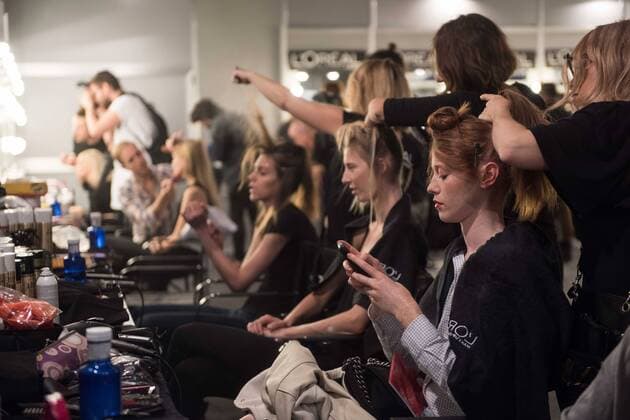 ENTERTAINMENT MODE Fashion Week Madrid - Models werden Backstage gestylt Backstage del desfile de Agatha Ruiz de la Prada en la Mercedes Benz Fashion Week 2015 de Madrid. 588 cordon press Agatha Ruiz de la Prada s backstage in Mercedes Benz Fashion Week 2015 in Madrid. 