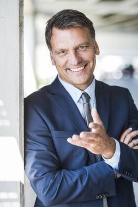 Mature businessman smiling confidently, portrait model released Symbolfoto  UUF005293