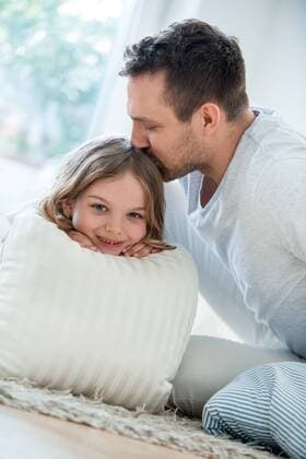 Father and daughter at home, father kissing daughter s hair model released Symbolfoto property released  WESTF021553