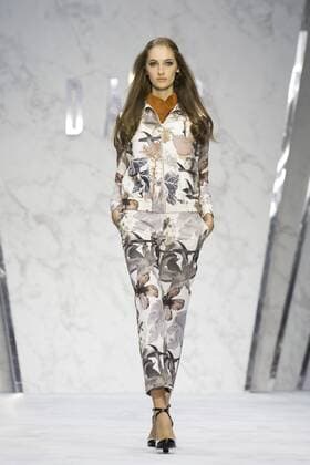 London, UK. 18 09 2015. DAKS fashion show during London Fashion Week. Spring Summer 2016 collection. London Fashion Week, DAKS, London, UK 