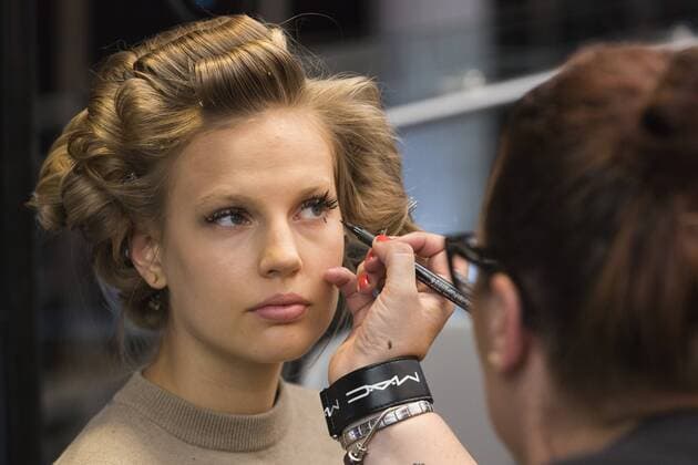 London, UK. 18 09 2015. Models get ready in make-up backstage for the fashion show. DAKS fashion show during London Fashion Week. London Fashion Week, DAKS, London, UK 
