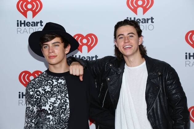 Hayes Grier and Nash Grier arrive in the press room for the iHeartRadio Music Festival at the MGM Grand Hotel in Las Vegas, Nevada on September 18, 2015.  LAV20150918107 JAMESxATOA
