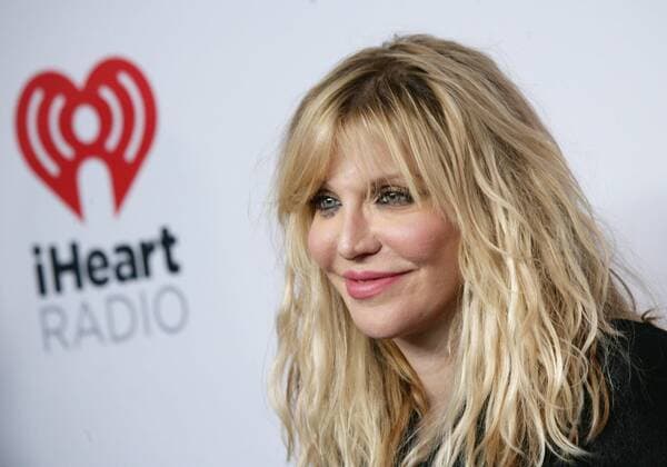 Courtney Cox arrives in the press room for the iHeartRadio Music Festival at the MGM Grand Hotel in Las Vegas, Nevada on September 18, 2015.  LAV20150918108 JAMESxATOA