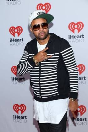 Shaggy arrives in the press room for the iHeartRadio Music Festival at the MGM Grand Hotel in Las Vegas, Nevada on September 18, 2015.  LAV20150918078 JAMESxATOA