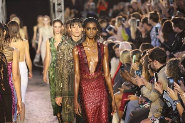 . 19 09 2015. London, United Kingdom. Julien Macdonald show-London Fashion Week-S S 2016-Day two.  xStephenxLockx xi-Imagesx IIM-11062-0038