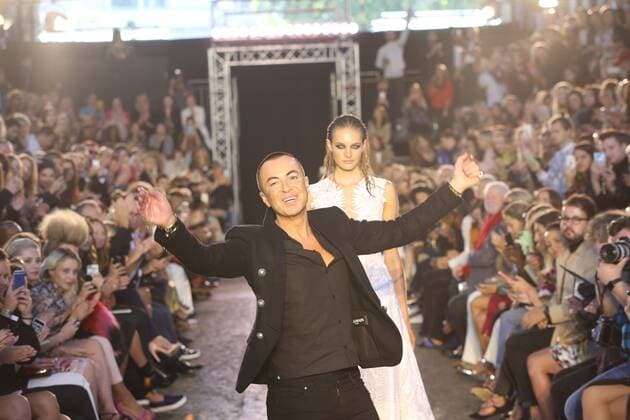 . 19 09 2015. London, United Kingdom. Finale of Julien Macdonald show at London Fashion Week-S S 2016-Day two.  xStephenxLockx xi-Imagesx IIM-11062-0045