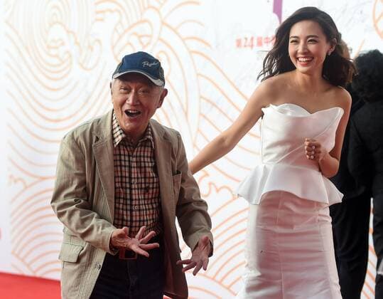 ENTERTAINMENT RED CARPET Preisverleihung Goldene Hahn in Changchun (150919) -- CHANGCHUN, Sept. 19, 2015 -- Actor Niu Ben (L) walks on the red carpet before the Award Ceremony of the 24th China Golden Rooster & Hundred Flowers Film Festival in Jilin City, northeast China s Jilin Province, Sept. 19, 2015. )(mcg) CHINA-CHANGCHUN-GOLDEN ROOSTER & HUNDRED FLOWERS FILM FESTIVAL (CN) LinxHong 