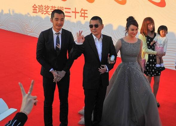 ENTERTAINMENT RED CARPET Preisverleihung Goldene Hahn in Changchun (150919) -- CHANGCHUN, Sept. 19, 2015 -- Actors of the film A Fool Jin Shijia (L), Chen Jianbin (C) and Jiang Qinqin pose on the red carpet before the Award Ceremony of the 24th China Golden Rooster & Hundred Flowers Film Festival in Jilin City, northeast China s Jilin Province, Sept. 19, 2015. )(mcg) CHINA-CHANGCHUN-GOLDEN ROOSTER & HUNDRED FLOWERS FILM FESTIVAL (CN) XuxChang 