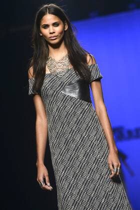 Model bei der Roberto Torretta Fashion Show auf der Mercedes-Benz Fashion Week Madrid Spring Summer 2016. Madrid, 19.09.2015 Roberto Torretta Model 
