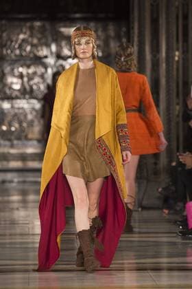 London, UK. 19 09 2015. Runway show of designer Maral Yazarloo for Maral - House of Middle East and Asia at Fashion Scout during London Fashion Week. London Fashion Week, Maral at Fashion Scout, London, UK 