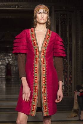 London, UK. 19 09 2015. Runway show of designer Maral Yazarloo for Maral - House of Middle East and Asia at Fashion Scout during London Fashion Week. London Fashion Week, Maral at Fashion Scout, London, UK 