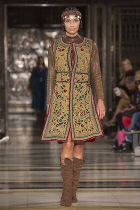 London, UK. 19 09 2015. Runway show of designer Maral Yazarloo for Maral - House of Middle East and Asia at Fashion Scout during London Fashion Week. London Fashion Week, Maral at Fashion Scout, London, UK 