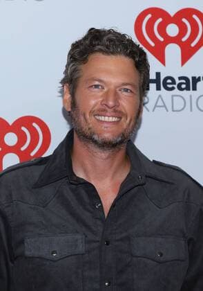 Blake Shelton arrives for the iHeartRadio Music Festival at the MGM Festival Grounds in Las Vegas, Nevada on September 19, 2015.  LAV20150919094 JAMESxATOA