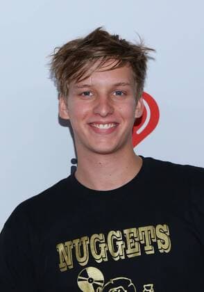 George Ezra arrives for the iHeartRadio Music Festival at the MGM Grand in Las Vegas, Nevada on September 19, 2015.  LAV20150919171 JAMESxATOA