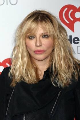 Courtney Love bei der Ankuft zum iHeartRadio Music Festival am 18.09.2015 in Las Vegas 2015 iHeartRadio Music Festival Las Vegas 2015 in Las Vegas 