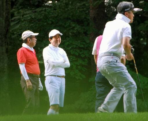 Japanese PM Abe plays golf Japanese Prime Minister Shinzo Abe (2nd from L) enjoys the company of his friends and secretaries at a golf course in the village of Narusawa, Yamanashi Prefecture, central Japan, on Sept. 21, 2015 during Japan s Silver Week holiday season. Following the enactment of contentious security legislation, Abe is taking a short break at his villa in the village until Sept. 22. 