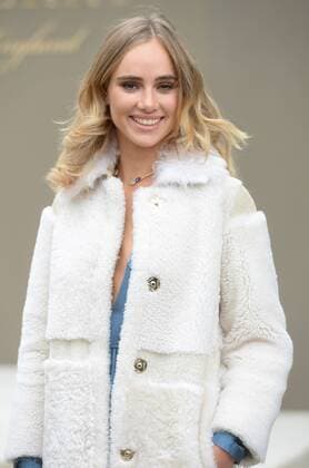 British model Suki Waterhouse attends Burberry Prorsum s Spring Summer 2016 catwalk show in London on September 21, 2015.  LON20150921115 RUNExHELLESTAD