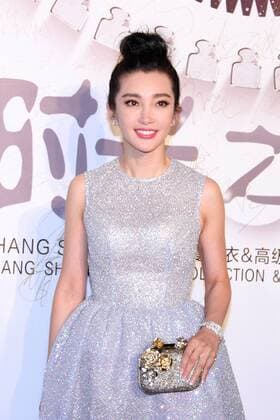 BEIJING, CHINA - SEPTEMBER 22: (CHINA OUT) Actress Li Bingbing poses on the red carpet during the Zhang Shuai 2016 S S Collection & Haute Couture at National Agricultural Exhibition Center on September 22, 2015 in Beijing, China.  CFP473290433