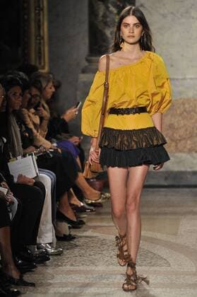 ENTERTAINMENT MODE Mailand Fashion Week - Blugirl Modenschau Milan Fashion Week, Women Spring Summer 2016. Milano, Moda Donna, Primavera Estate 2016. BLUGIRL catwalk Pictured: models  RiccardoxGiordano Fotosicki