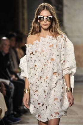 ENTERTAINMENT MODE Mailand Fashion Week - Blugirl Modenschau Milan Fashion Week, Women Spring Summer 2016. Milano, Moda Donna, Primavera Estate 2016. BLUGIRL catwalk Pictured: models  RiccardoxGiordano Fotosicki