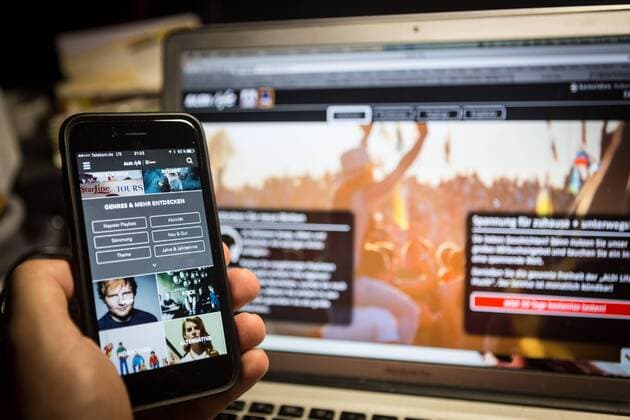 Symbolfoto: Aldi Life Musik, powered by Napster. Mit einem Angebot zum Kampfpreis wollen der Streaming-Dienst und der Discounter den deutschen Markt für Musik aus dem Netz aufmischen. Das Aldi-Angebot ist zwei Euro günstiger als die ähnlichen Dienste von Unternehmen wie Spotify und Apple.
