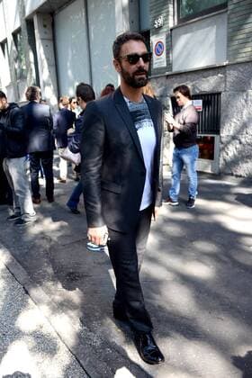 ENTERTAINMENT CELEBRITIES Mailand Fashion Week - Prominente vor der Emporio Armani Modenschau Milano, Guests arrivals at the Emporio Armani Fashion Sohw. Milan Fashion Week. Pictured: Raoul Bova  Comi Terenghi