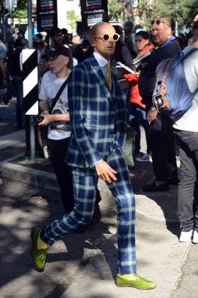 ENTERTAINMENT CELEBRITIES Mailand Fashion Week - Prominente vor der Emporio Armani Modenschau Milano, Guests arrivals at the Emporio Armani Fashion Sohw. Milan Fashion Week. Pictured: Enzo Miccio  Comi Terenghi