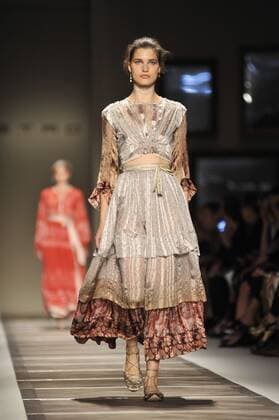 Milan Fashion Week, Women Spring Summer 2016. Milano, Moda Donna, Primavera Estate 2016. ETRO catwalk Pictured: models  RiccardoxGiordano Fotosicki