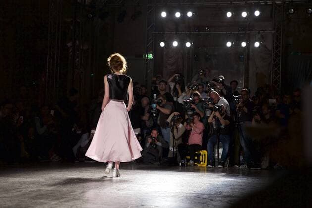 MILAN, Sept. 25, 2015 -- A model presents creations by Chinese designer Zhao Huizhou in Milan, Italy, Sept. 25, 2015. ) ITALY-MILAN-FASHION-CHINA-ZHAO HUIZHOU JinxYu 