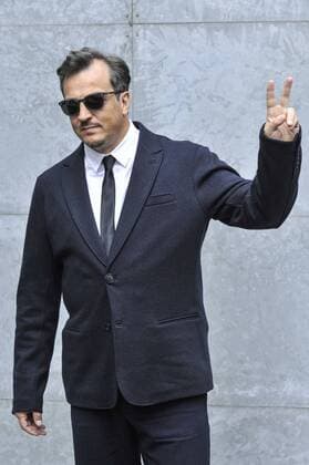 ENTERTAINMENT CELEBRITIES Mailand Fashion Week - Prominenz bei Giorgio Armani Modenschau Milan Fashion Week, Women Spring Summer 2016. Milano, Moda Donna, Primavera Estate 2016. GIORGIO ARMANI front row Pictured: Gabriele Muccino  RiccardoxGiorrdanox Fotosicki