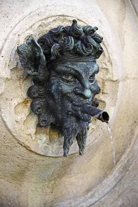  Dämon als Wasserspeier, Fontana del Calamo, Brunnen, Ancona, Marken, Italien, Europa Copyright: imageBROKER/BarbaraxBoensch iblbab04222276.jpg