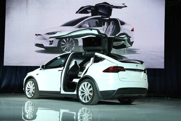 A Tesla Model X electric sports-utility vehicle is displayed during a presentation in Fremont, California, the United States, on Sept. 29, 2015. ) U.S.-AUTO-TESLA LiuxYilin 