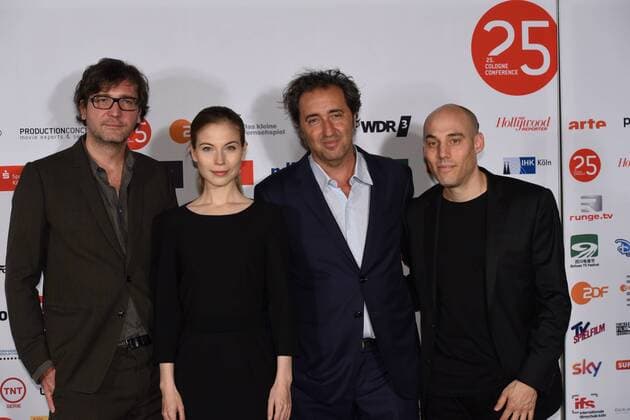 Die Preisträger der italienische Filmemacher Paolo Sorrentino, l-r, Die Schauspielerin Nora von Waldstätten, der italienische Filmemacher Paolo Sorrentino und der US-amerikanische Filmemacher Joshua Oppenheimer am 01.10.2015 in Köln zur Preisverleihung der 25. Cologne Conference. Ausgezzeichnet werden herausragende Leistungen aus der internationalen Film- und Fernsehbranche. Vom 25.09. bis 01.10. findet das Festival für herausragendes Fernsehen und unabhängige Filmkultur in Köln statt.