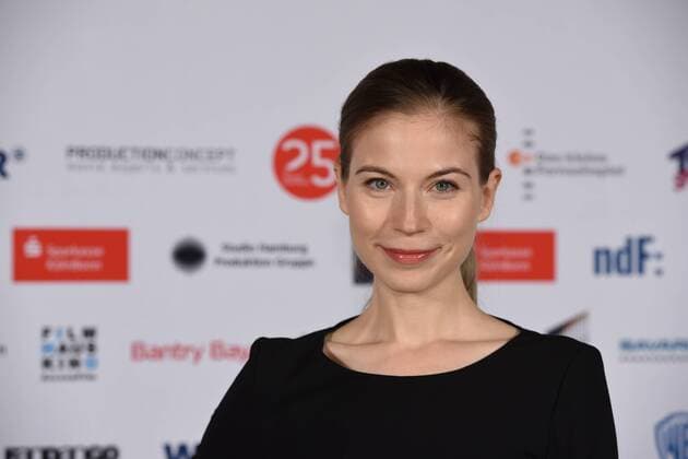 Die österreichische Schauspielerin Nora von Waldstätten kommt am 01.10.2015 in Köln zur Preisverleihung der 25. Cologne Conference. Ausgezzeichnet werden herausragende Leistungen aus der internationalen Film- und Fernsehbranche. Vom 25.09. bis 01.10. findet das Festival für herausragendes Fernsehen und unabhängige Filmkultur in Köln statt.