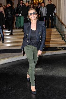 Estelle HALLIDAY - Paris Fashion Week, Modenschau Balmain - Paris, Frankreich - 01 10 2015 ThierryBreton Panoramic 