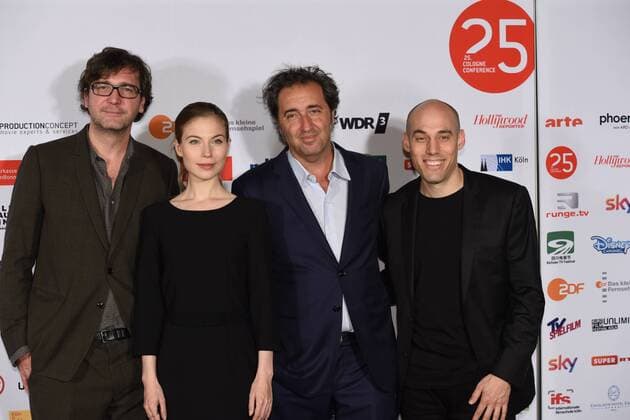 Die Preisträger der italienische Filmemacher Paolo Sorrentino, l-r, Die Schauspielerin Nora von Waldstätten, der italienische Filmemacher Paolo Sorrentino und der US-amerikanische Filmemacher Joshua Oppenheimer am 01.10.2015 in Köln zur Preisverleihung der 25. Cologne Conference. Ausgezzeichnet werden herausragende Leistungen aus der internationalen Film- und Fernsehbranche. Vom 25.09. bis 01.10. findet das Festival für herausragendes Fernsehen und unabhängige Filmkultur in Köln statt.