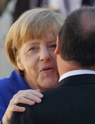 PARIS, FRANCE. OCTOBER 2, 2015. German Chancellor Angela Merkel (L) and French President Francois Hollande at a welcoming ceremony outside the Elysee Palace in Paris ahead of Ukraine peace talks. Mikhail Metzel TASS  TS00EE8C
