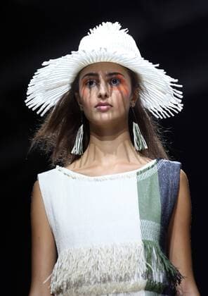 ENTERTAINMENT MODE Paris Fashion Week - Issey Miyake Modenschau A model takes to the catwalk during the presentation of Issey Miyake s collection as part of the 2016 Spring-Summer ready-to-wear Fashion Week in Paris, on October 2, 2015.  PAR20151002109 MAYAxVIDON-WHITE