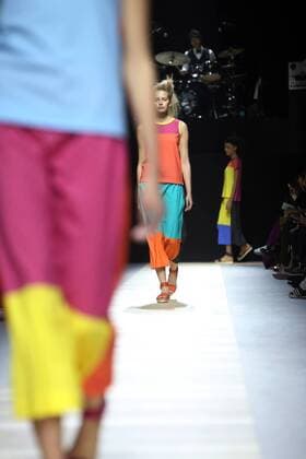 ENTERTAINMENT MODE Paris Fashion Week - Issey Miyake Modenschau A model takes to the catwalk during the presentation of Issey Miyake s collection as part of the 2016 Spring-Summer ready-to-wear Fashion Week in Paris, on October 2, 2015.  PAR20151002113 MAYAxVIDON-WHITE