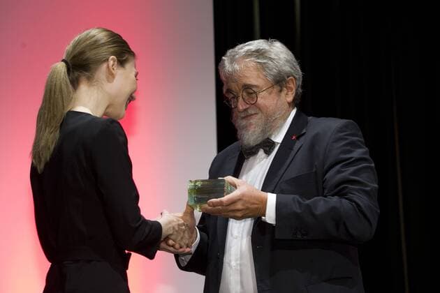 von links: Preistaegerin Nora von WALDSTAETTEN, von Waldstätten, AUT, Schauspielerin, Raymund WITTE, Koeln Plus Partner, Stifter, Preisverleihung der Cologne Conference in Koeln, 01.10.2015.