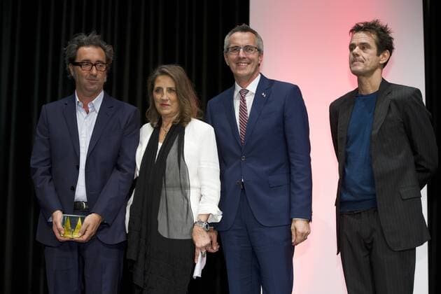 von links: Preistraeger Paolo SORRENTINO, ITA, Regisseur, Schriftsteller, Autor, Petra MUELLER, Müller, Geschaeftsfuehrerin der Filmstifung NRW, Laudator Andreas WOLTER, Buergermeister Koeln, Tom TYKWER, Deutschland, Regisseur, Preisverleihung der Cologne Conference in Koeln, 01.10.2015.
