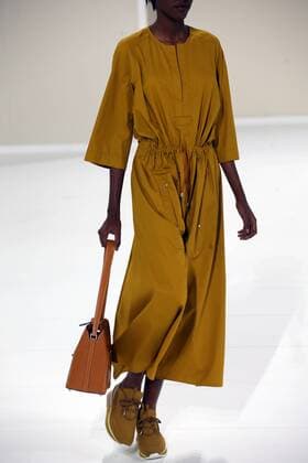 A model takes to the catwalk during the presentation of Hermes collection as part of the 2016 Spring-Summer ready-to-wear Fashion Week in Paris, on October 5, 2015.  PAR20151005110 ECOxCLEMENT