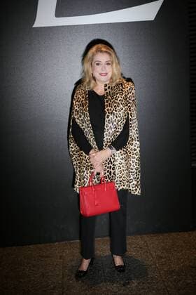 Catherine Deneuve CELEBRITES : Paris Fashion Week - Ankunft zur Modenschau von Yves saint Laurent - Paris - 05 10 2015 PhilippeSTERC Panoramic 