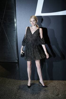 Lily Donaldson CELEBRITES : Paris Fashion Week - Ankunft zur Modenschau von Yves saint Laurent - Paris - 05 10 2015 PhilippeSTERC Panoramic 