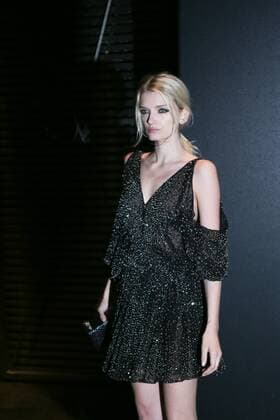 Lily Donaldson CELEBRITES : Paris Fashion Week - Ankunft zur Modenschau von Yves saint Laurent - Paris - 05 10 2015 PhilippeSTERC Panoramic 