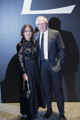 Salma Hayek Francois Henri Pinault CELEBRITES : Paris Fashion Week - Ankunft zur Modenschau von Yves saint Laurent - Paris - 05 10 2015 PhilippeSTERC Panoramic 