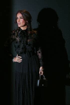 Salma Hayek CELEBRITES : Paris Fashion Week - Ankunft zur Modenschau von Yves saint Laurent - Paris - 05 10 2015 PhilippeSTERC Panoramic 