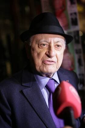 Pierre BERGE CELEBRITES : Paris Fashion Week - Ankunft zur Modenschau von Yves saint Laurent - Paris - 05 10 2015 PhilippeSTERC Panoramic 
