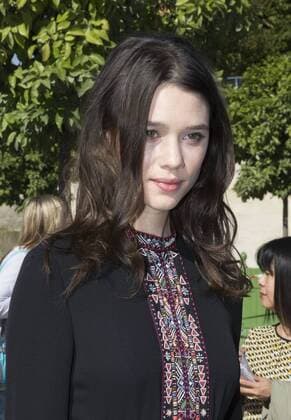 Astrid Berges Frisbey CELEBRITES : Modenschau Valentino - Pret a Porter Printemps Ete 2016 - 06 10 2015 GwendolineLeGoffx 