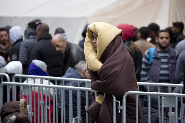 Deutschland, Berlin, Zentrale Registrierungsstelle Berlin LAGeSo in Moabit, Flüchtlinge warten auf Registrierung, 07.10.2015
